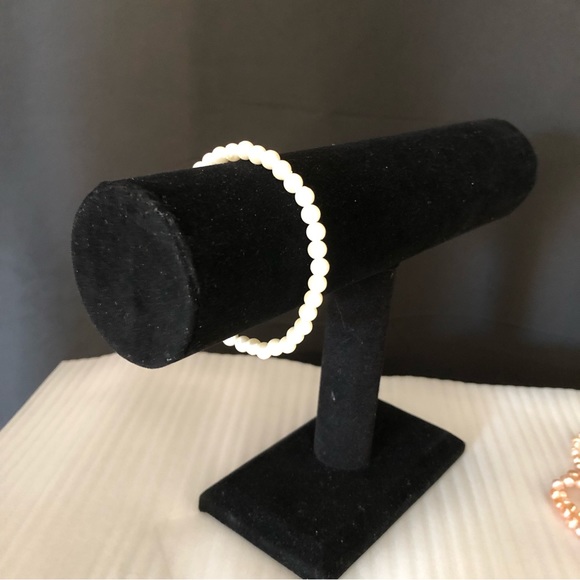 Fashion Pearl Stretch Bracelet - Picture 2 of 2